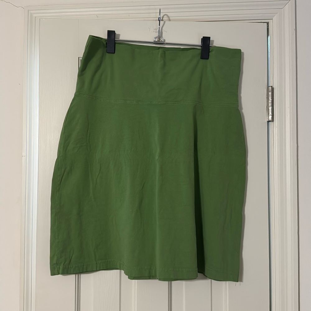 Merona skirt. Green. Size Large.